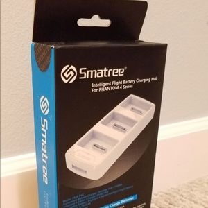 Smatree 3 battery charger hub (Brand New)